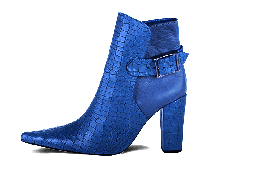 Electric blue women's ankle boots with buckles at the back. Pointed toe. High block heels. Profile view - Florence KOOIJMAN